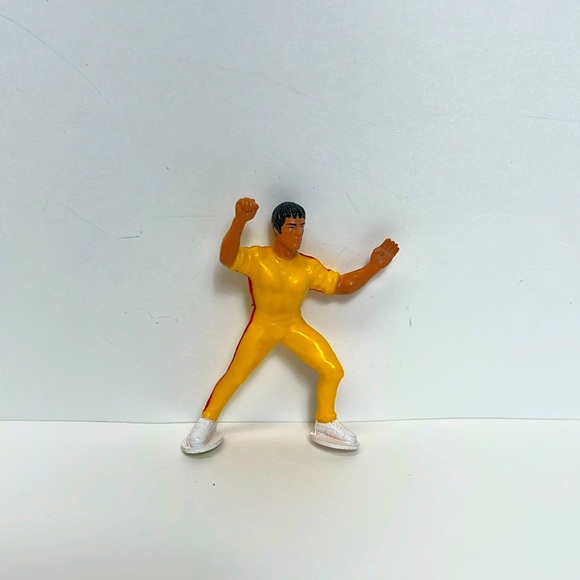 Vintage 1986 LarGo Toys The Legend Of Bruce Lee Yellow Jumpsuit Estate Figure - Picture 1 of 2
